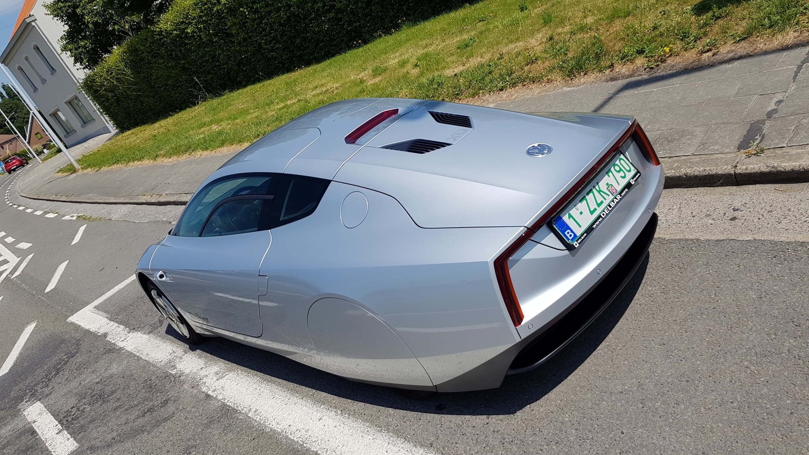 Volkswagen et son vehicule hybride rechargeable xl1