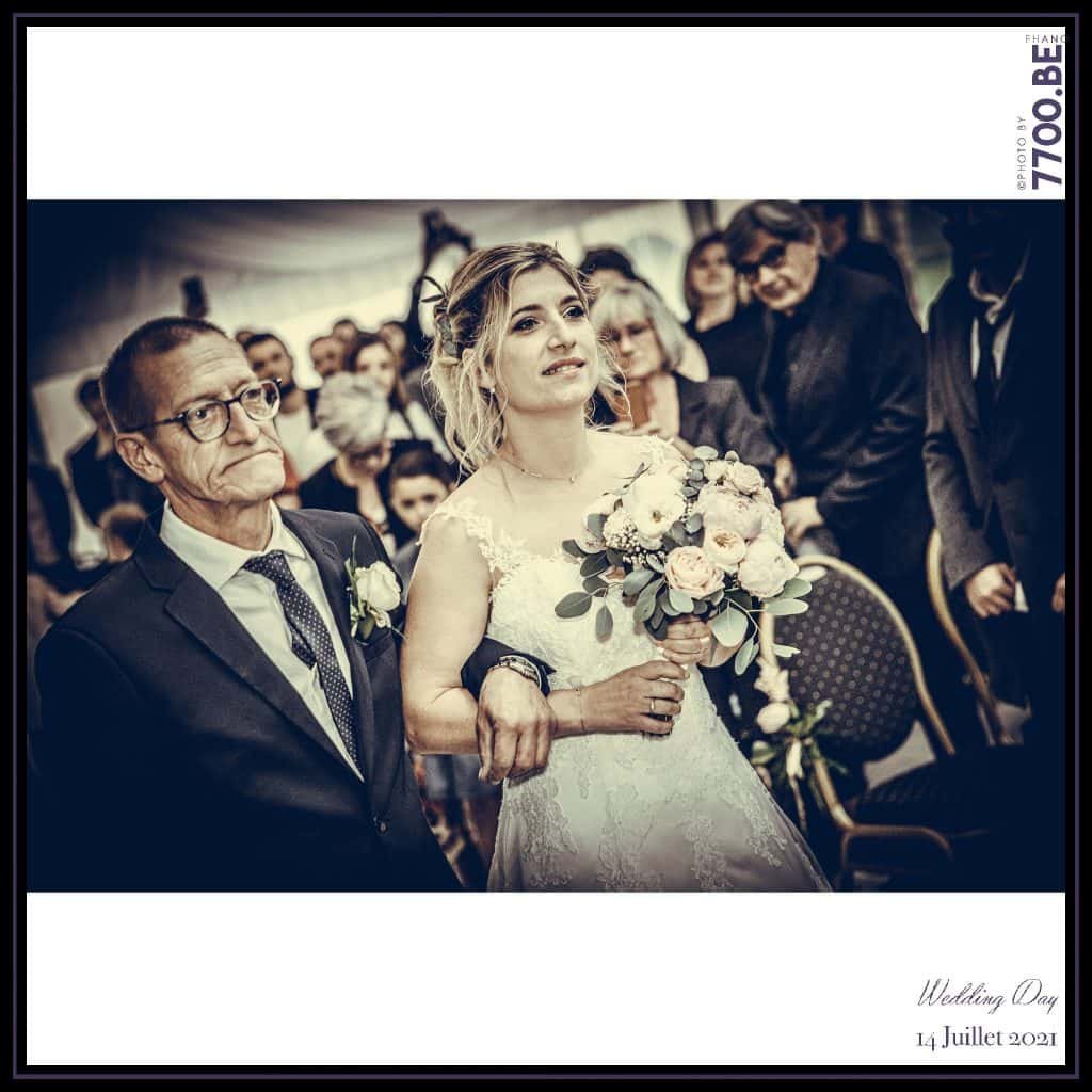 Arrivée de la mariée au bras de son papa - Cérémonie Laïque avec échange des sables - Quelques photos © faites par le studio 7700BE et votre photographe Fhano lors du mariage de GERALDINE ET SEBASTIEN