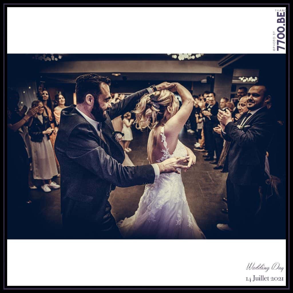 Entrée des mariés lors de la réception au domaine de l'abbaye à Raismes - Quelques photos © faites par le studio 7700BE et votre photographe Fhano lors du mariage de GERALDINE ET SEBASTIEN