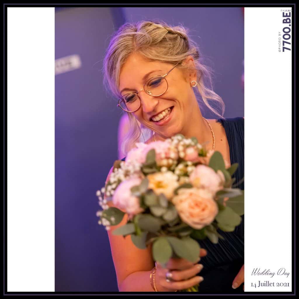 Le jeter du bouquet par la mairée - Quelques photos © faites par le studio 7700BE et votre photographe Fhano lors du mariage de GERALDINE ET SEBASTIEN